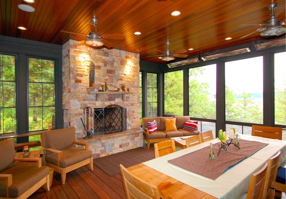 Терраса с камином застекленная