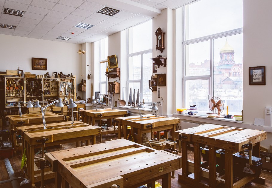 Столярная мастерская в школе