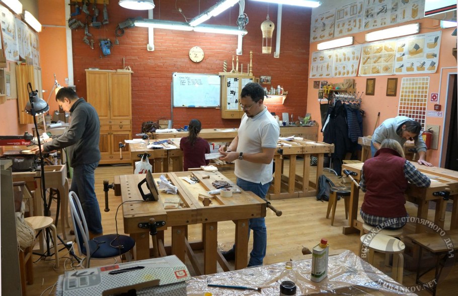 Столярная мастерская в школе 1554 в Москве