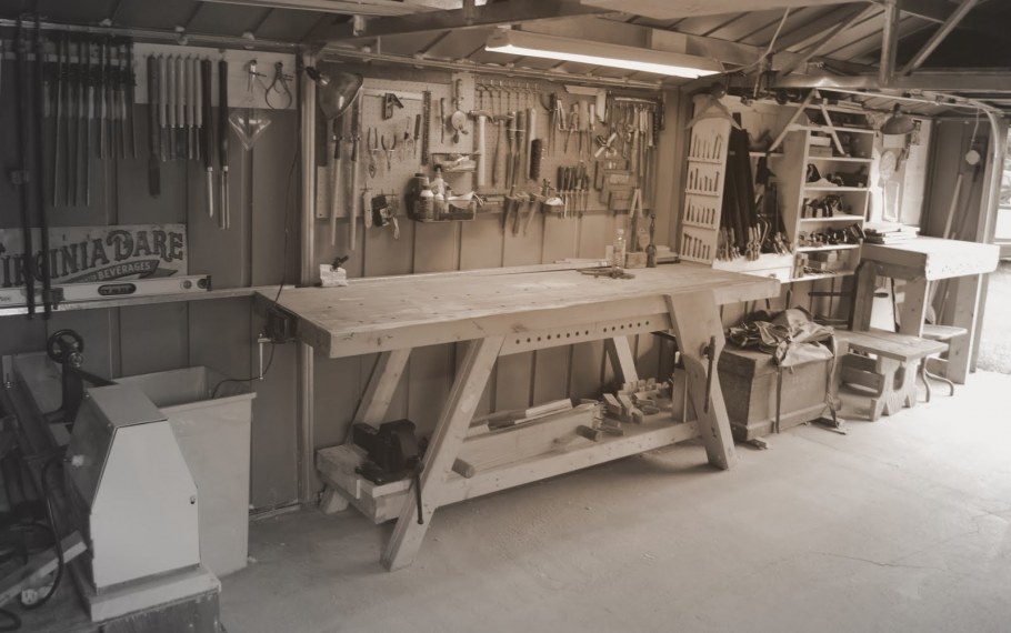 Слесарная мастерская в школе