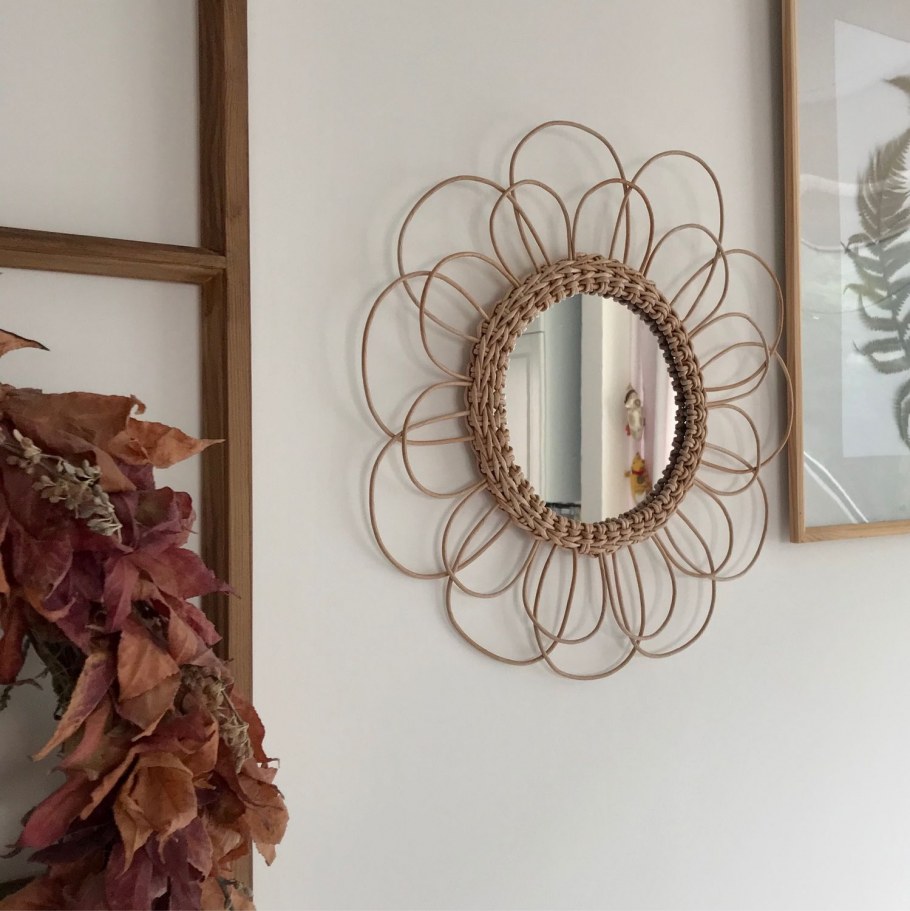 Напольное зеркало в раме