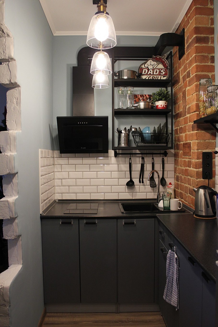 Маленькая кухня в стиле лофт в квартире хрущевка