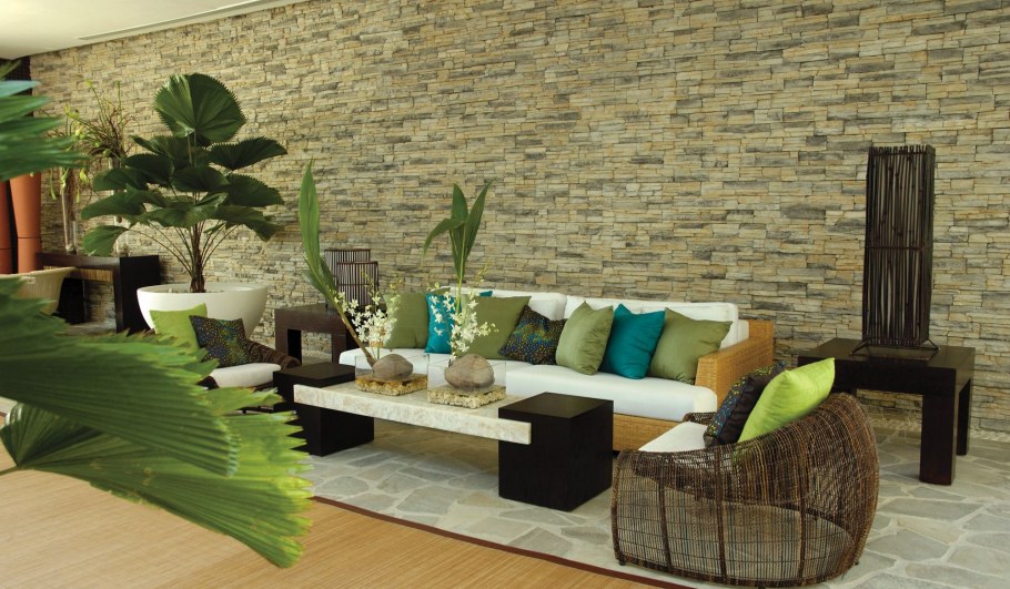 Натуральный камень в гостиной