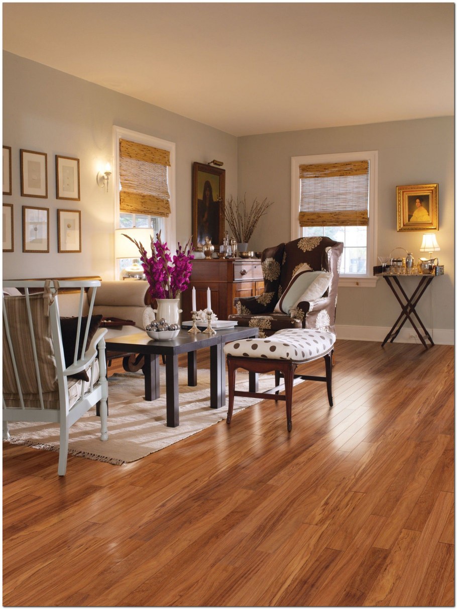 Коричневый пол