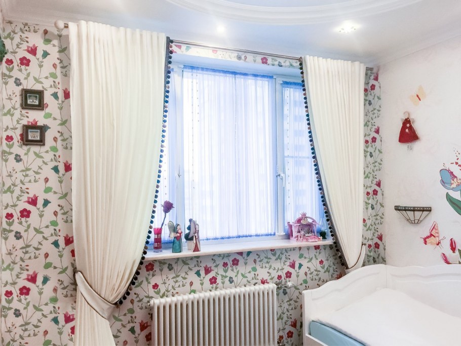 Шторы в комнату девушки