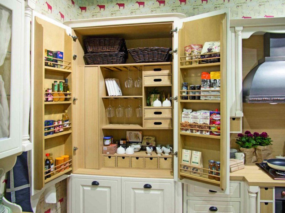 Кладовая для хранения белья в общежитии