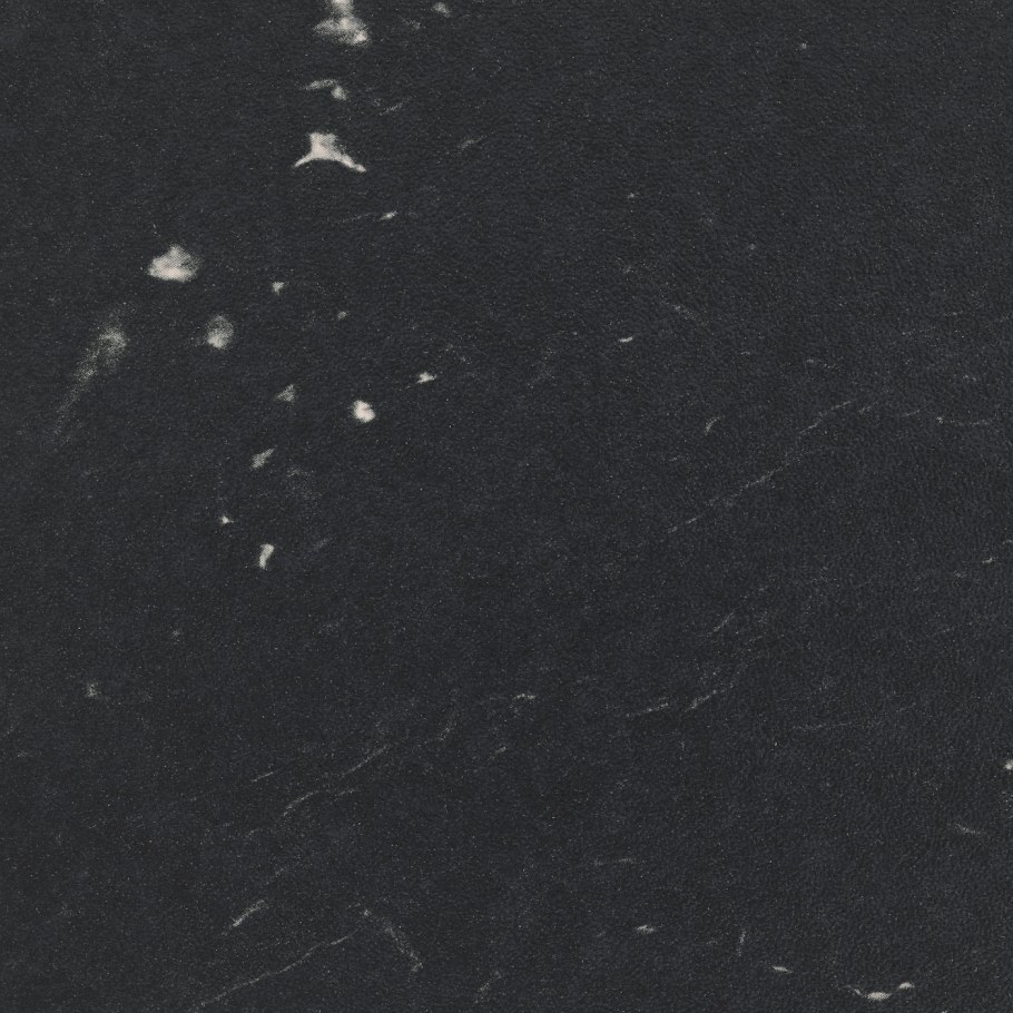 Черная кухня с черной столешницей