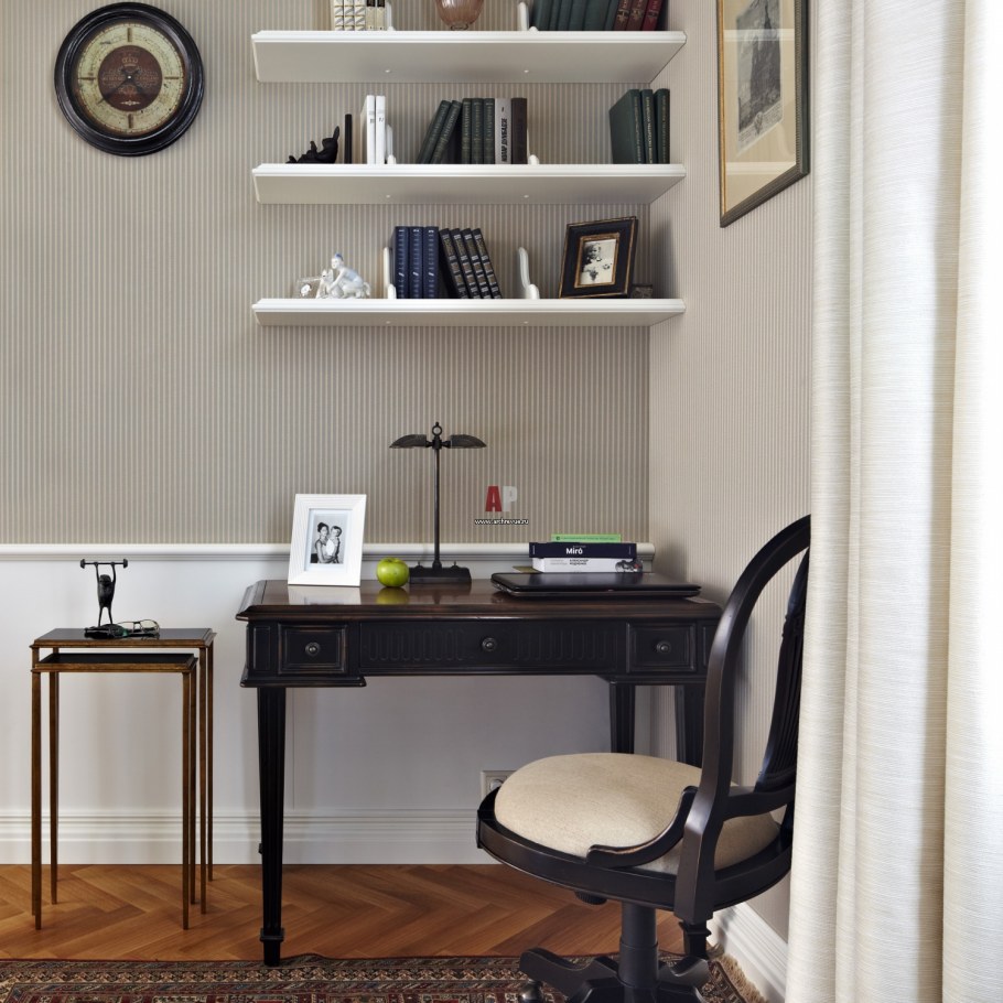 Домашний кабинет с диваном