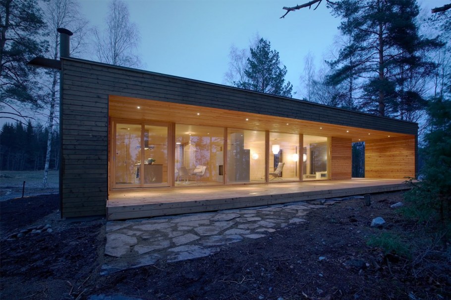 Баня с односкатной крышей и панорамными окнами