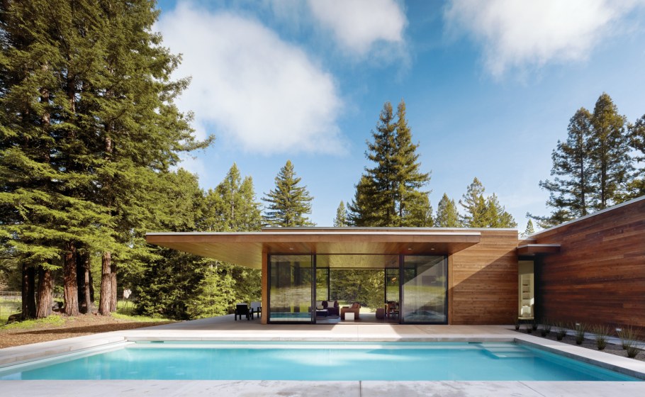 Одноэтажный деревянный дом с плоской крышей