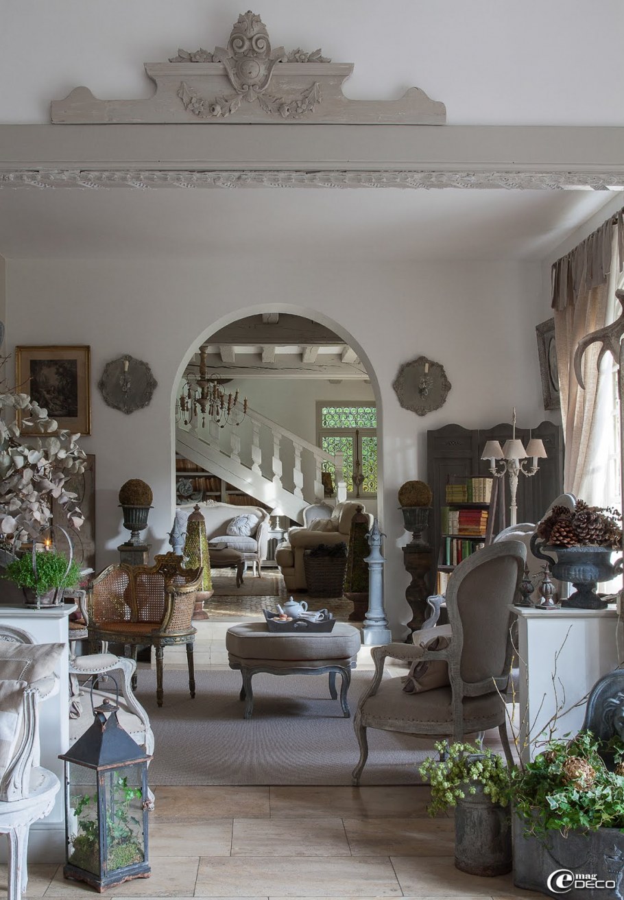 Столовая в стиле Парижской квартиры