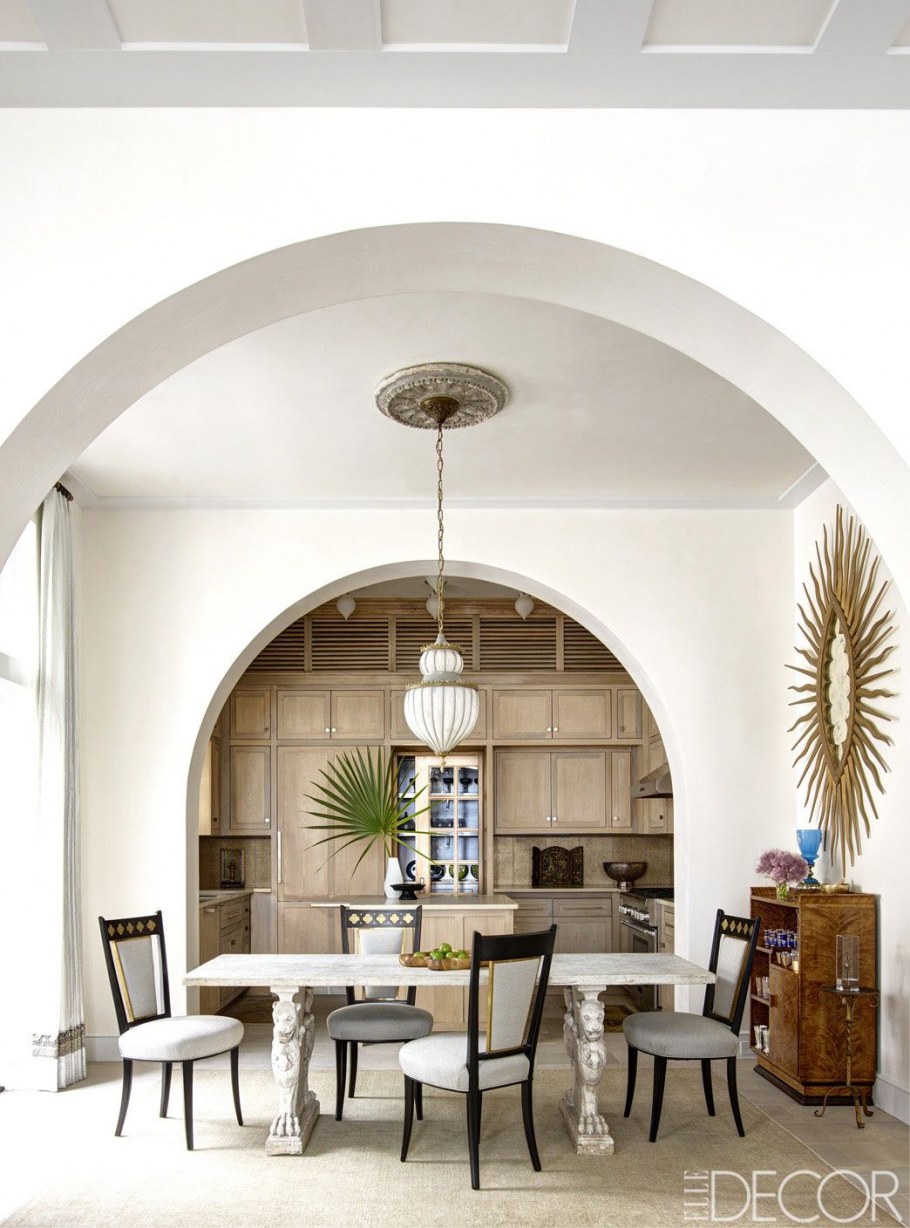 Сводчатый потолок в гостиной