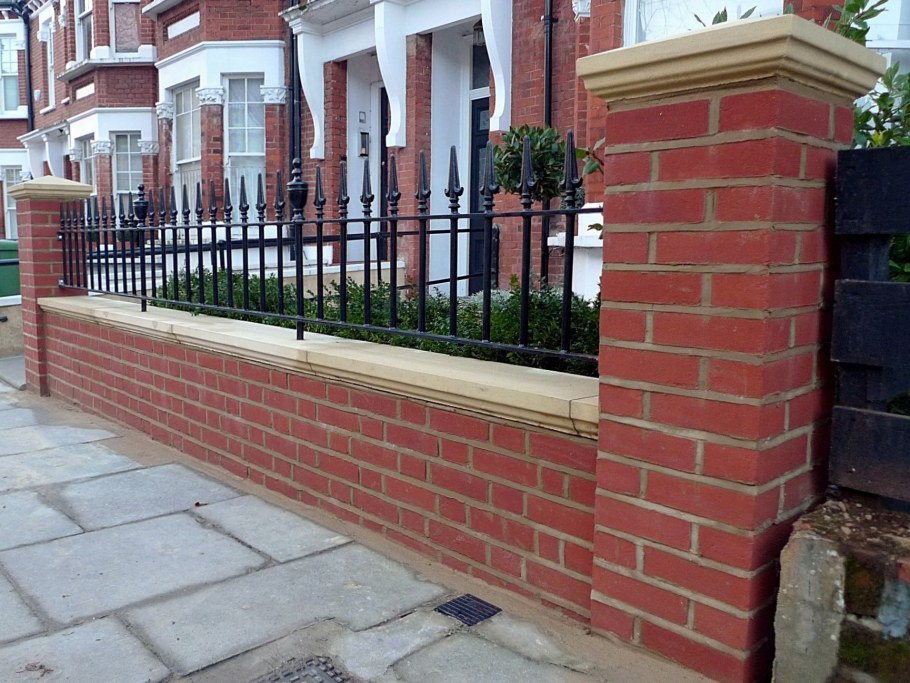 Ограждение из кирпича