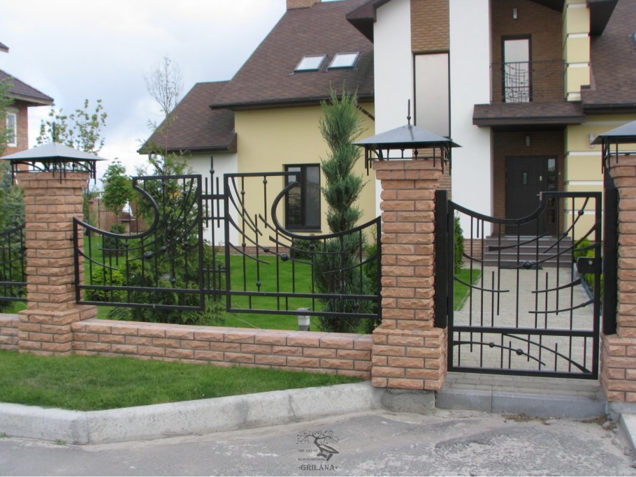 Красивый забор для коттеджа