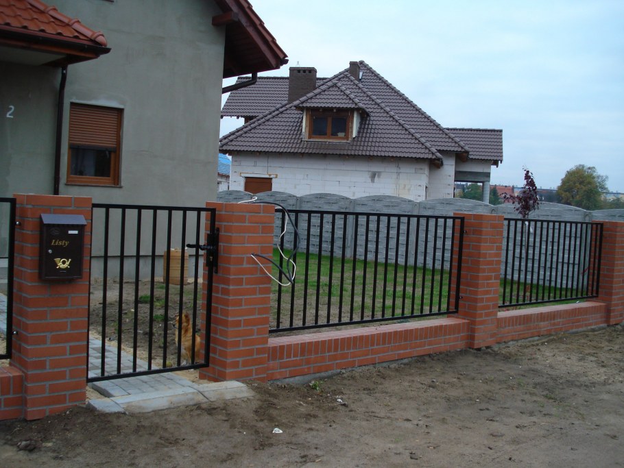 Фасад забора в частном доме