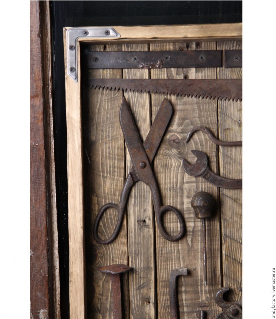 Панно из старинных предметов