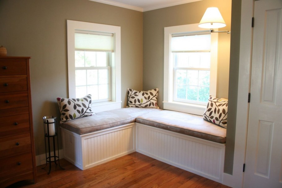 Диванчик на подоконнике