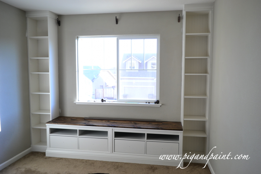 Оконная ниша с полками