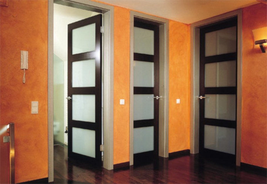 Двери проем разных цветов