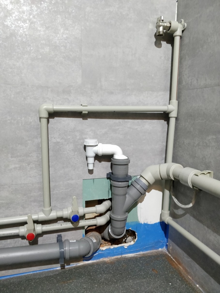 Разводка канализации и водопровода в ванной