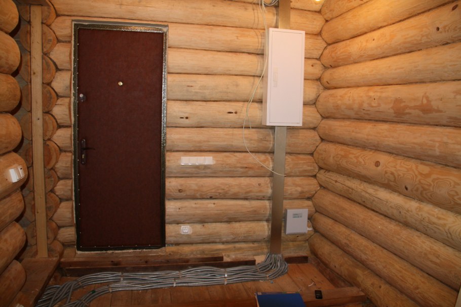 Электропроводка в бревенчатом доме