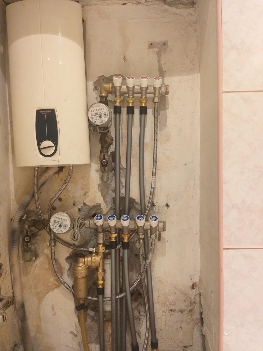 Разводка сантехники Рехау душевая