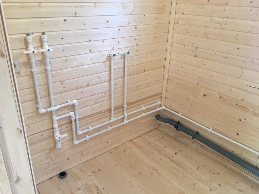 Водопровод в каркасном доме