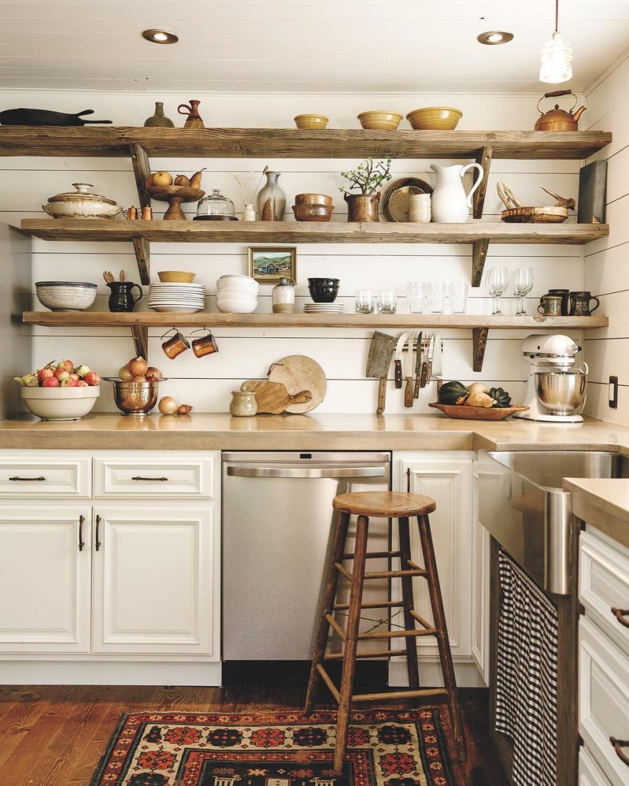 Кухня с открытыми полками