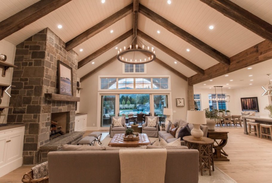 Сводчатые потолки с балками