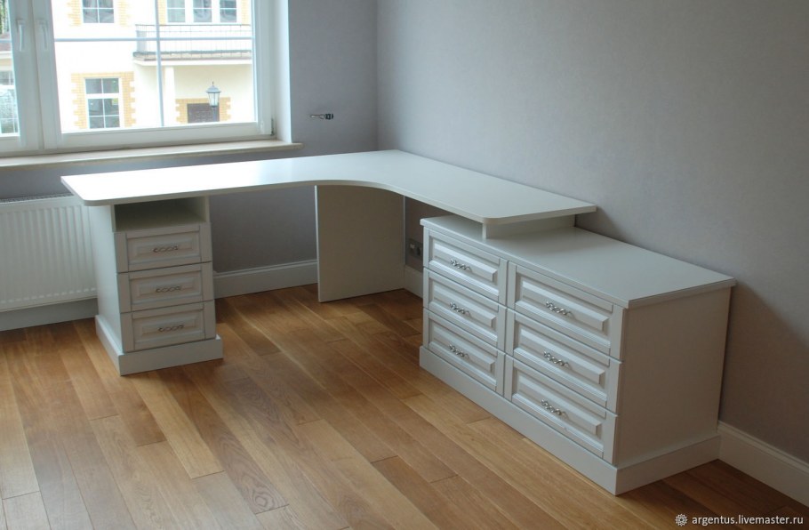 Угловой письменный стол с комодом