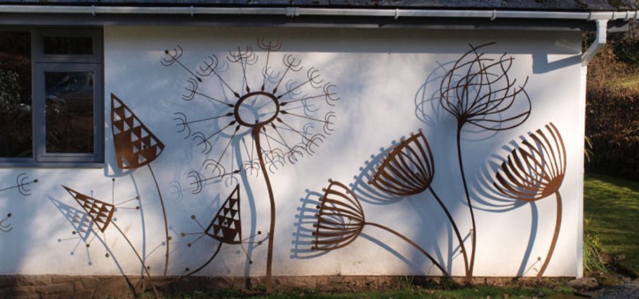 Разрисованные стены дома