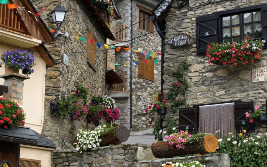 Декор стены наружной