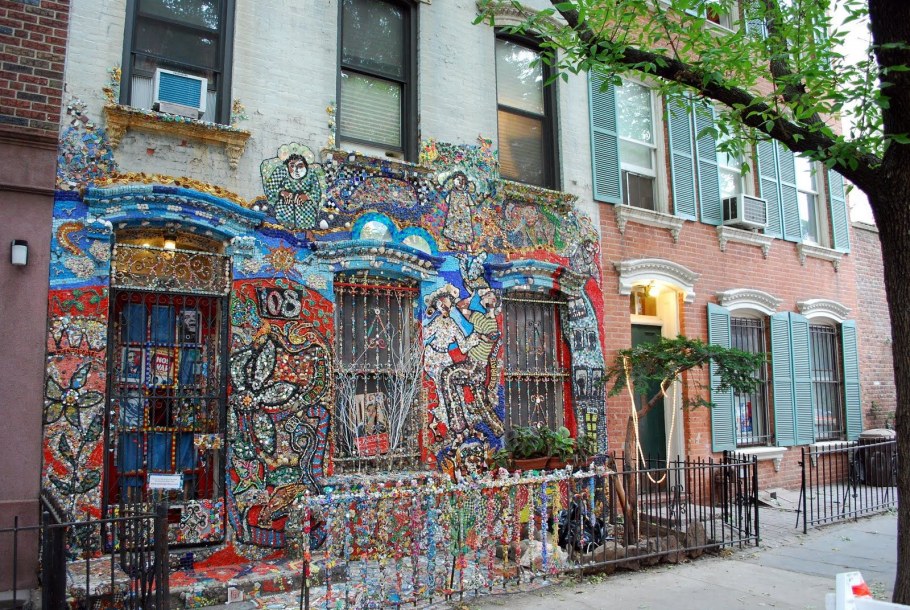 Украшение зданий мозаикой