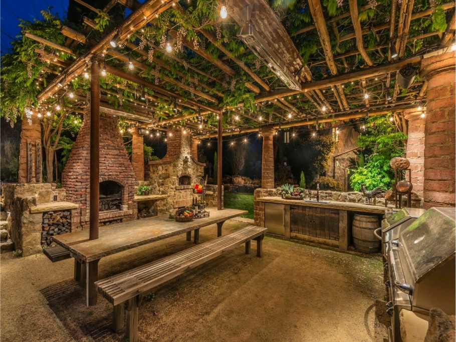 Пергола Берсо в рустикальном стиле