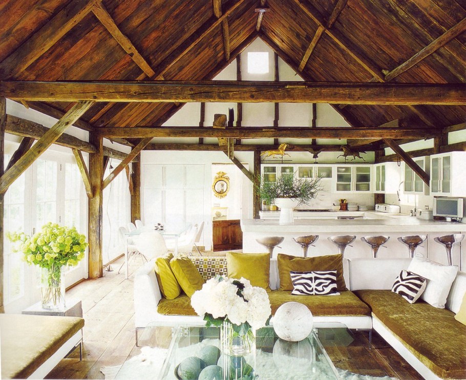 Потолок в беседке с балками