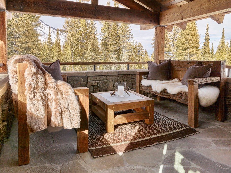 Беседка в рустикальном стиле