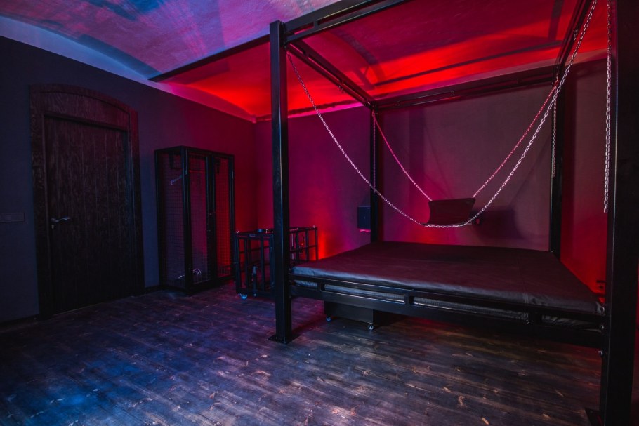 Комната для игр взрослых