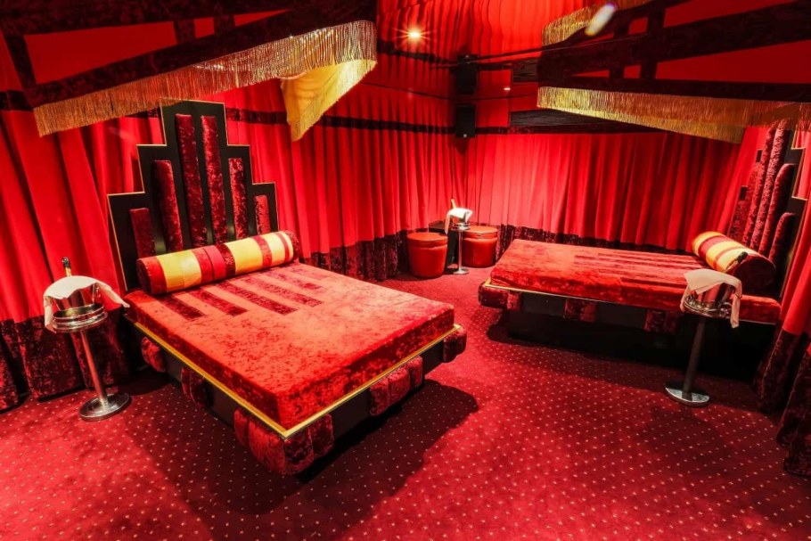 Приват комната