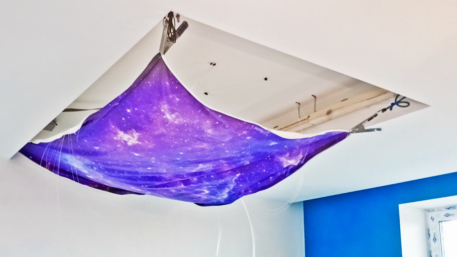 Глянцевые натяжные потолки небо