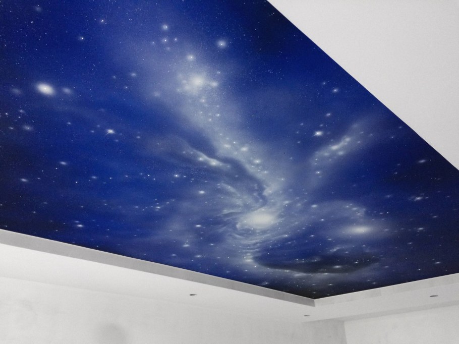 Потолок в линейку