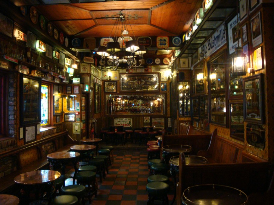 Потолок в ирландском пабе