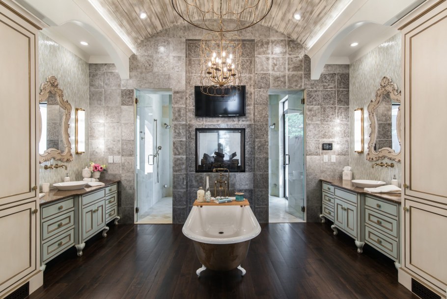 Шикарная ванная комната с джакузи