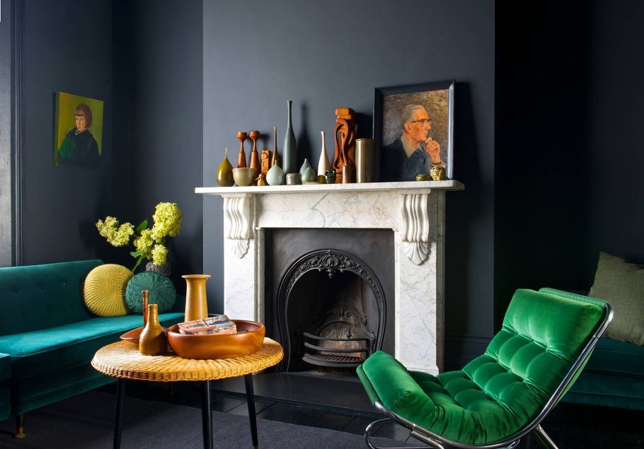 Зеленая гостиная с камином