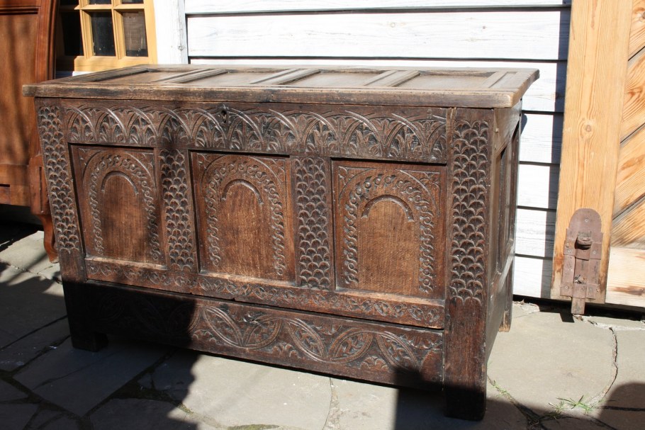 Мебель в стиле Готика