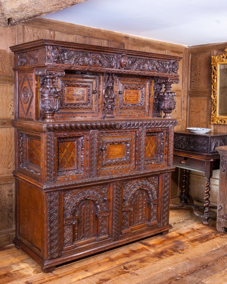 Романский стиль мебель