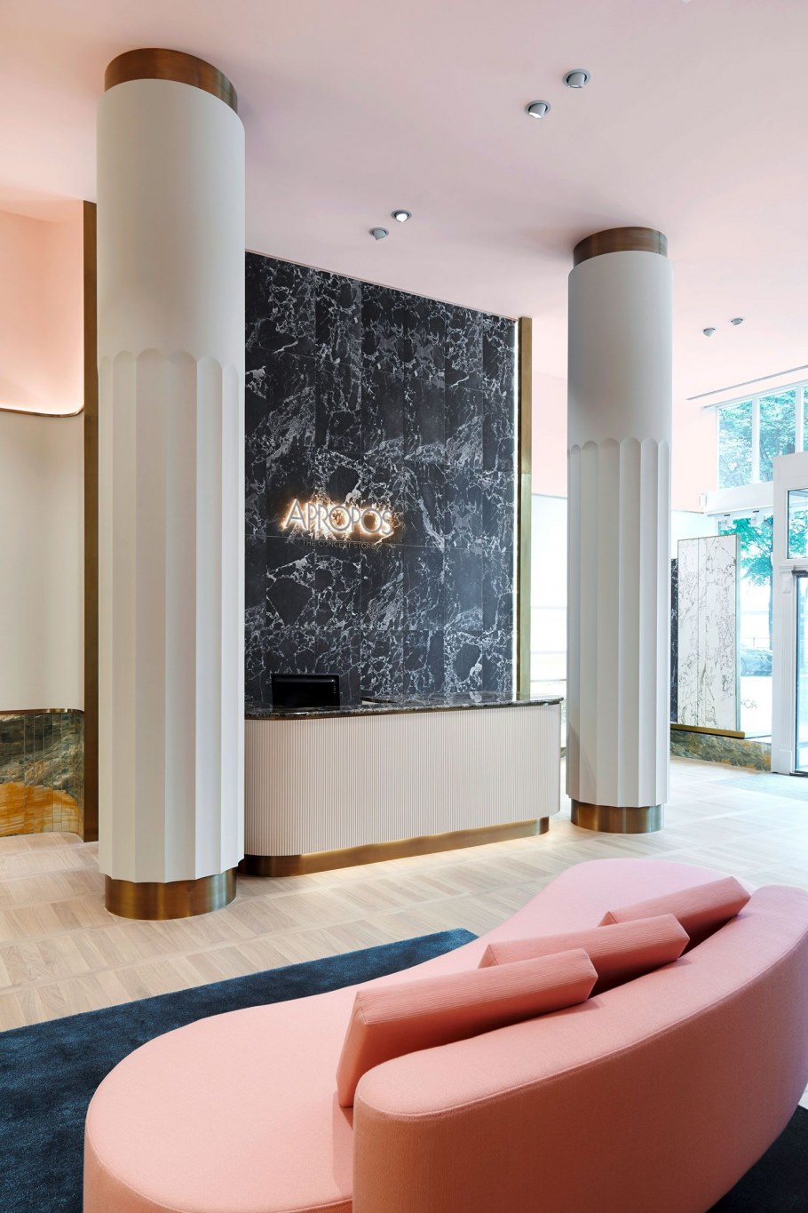 Колонны в проеме