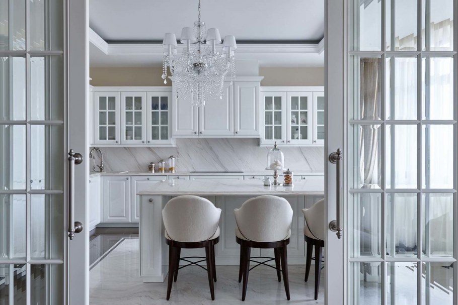 Кухня Неоклассика с барной стойкой