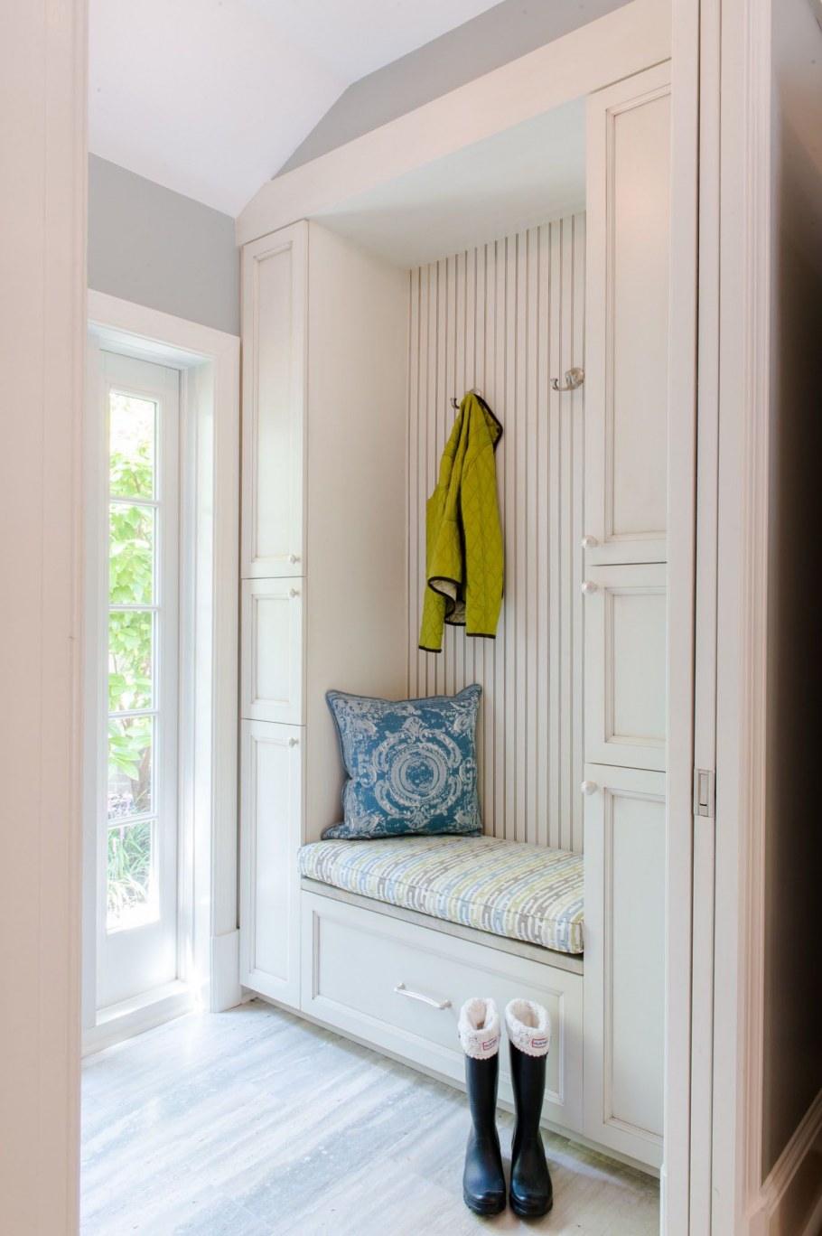 Интерьер прихожей в частном доме