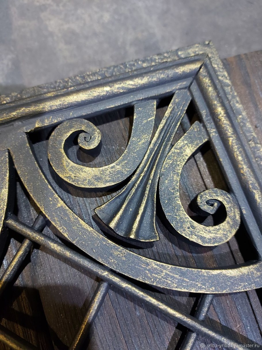 Капитель с позолотой