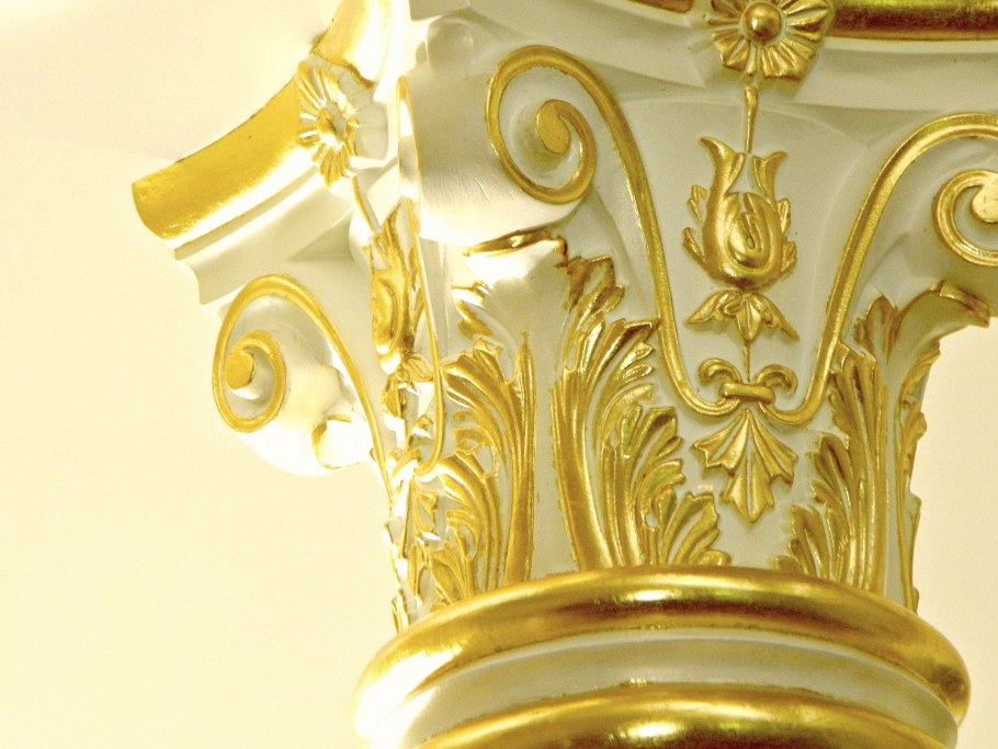 Лепнина с позолотой